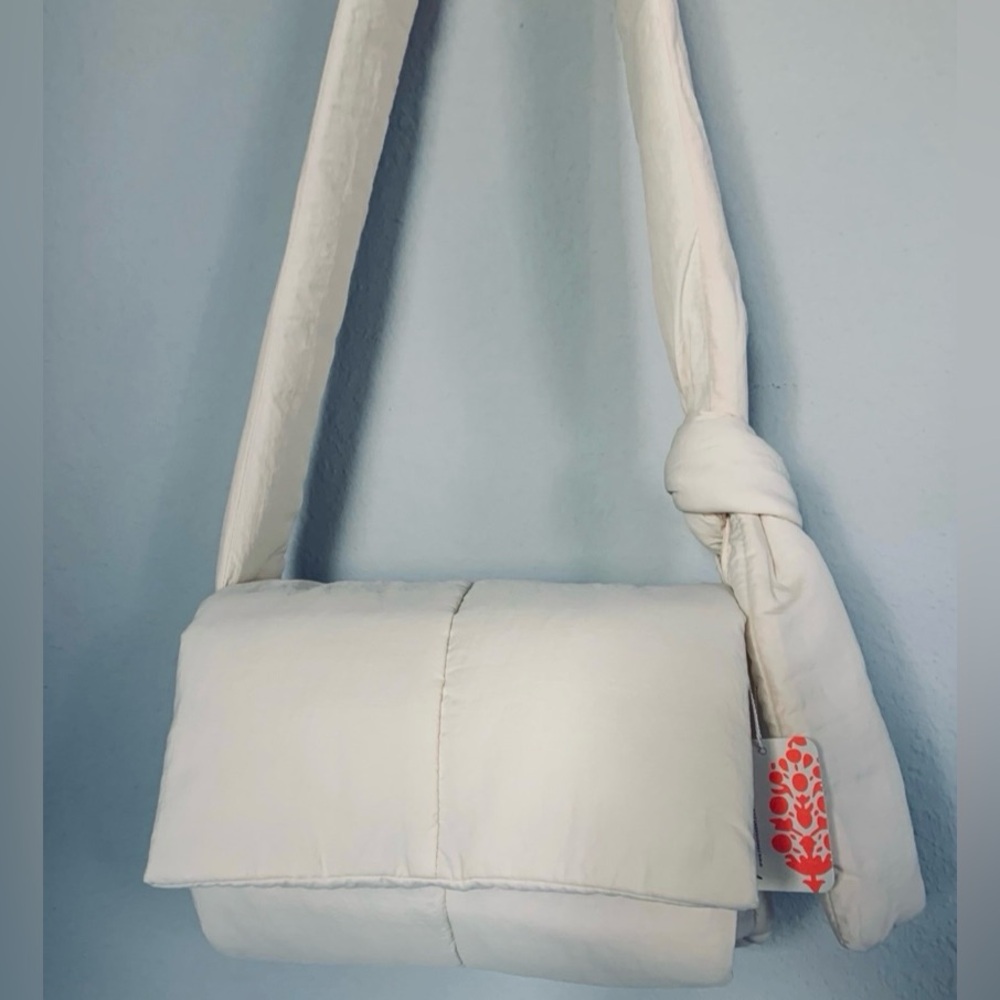 ‼️‼️ S O L D ‼️‼️ Free People ~ ‘Puffy Muff Crossbody’ Bag/Purse *NWT* - Picture 9 of 12